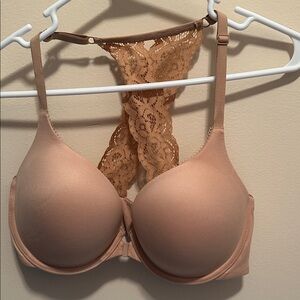 Victoria's Secret Tan Lace Bra front closure